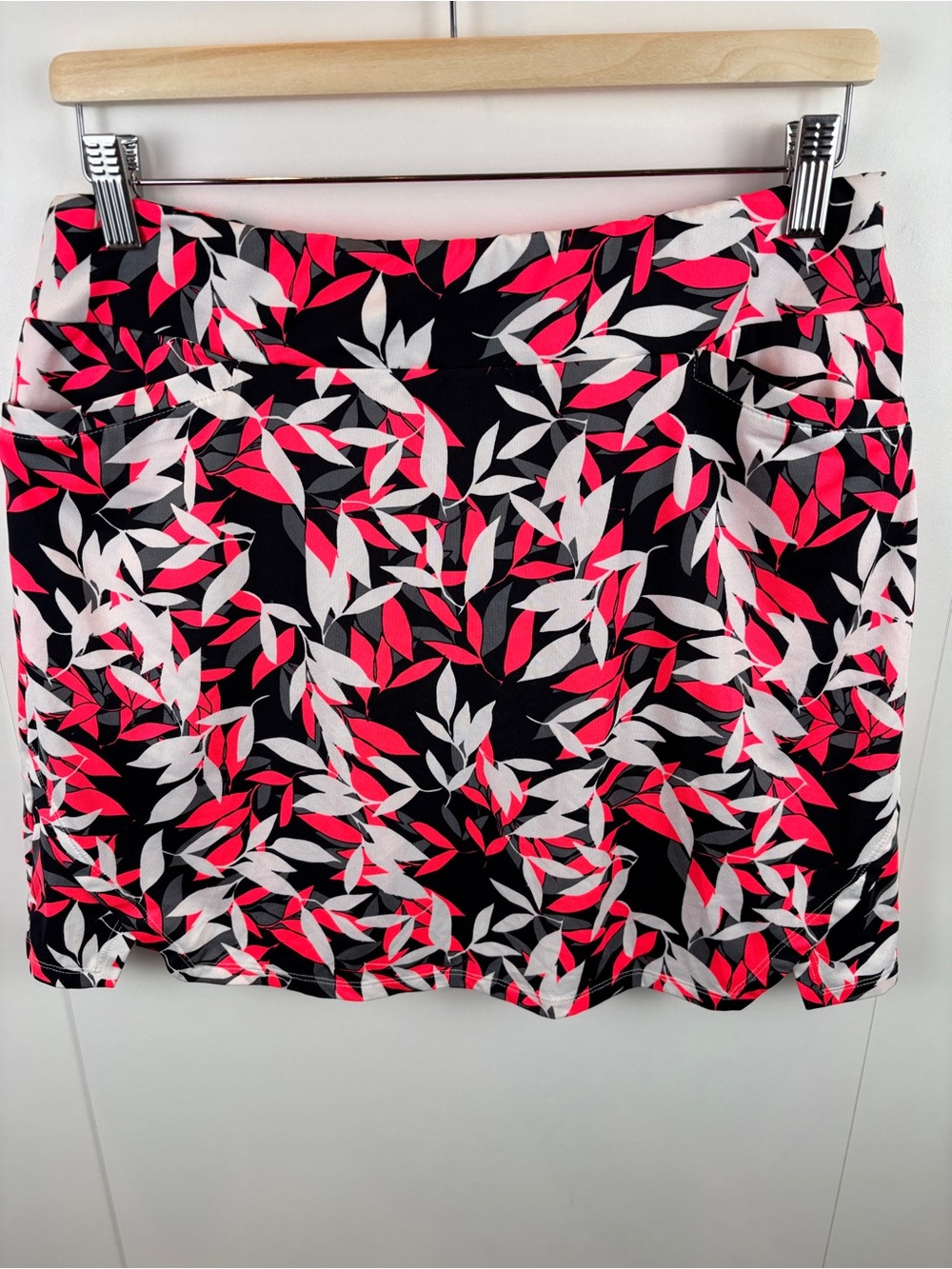 TAIL Floral Golf Skort Neon Pink Black White Label sz M Tennis Pickleball Skirt